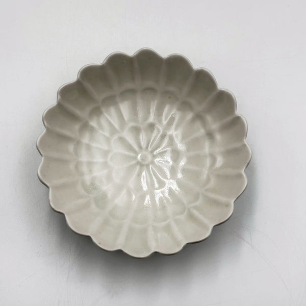灰青釉 菊4寸鉢｜jiucasca 前田 麻美 – nokaze｜陶器、和食器、うつわ