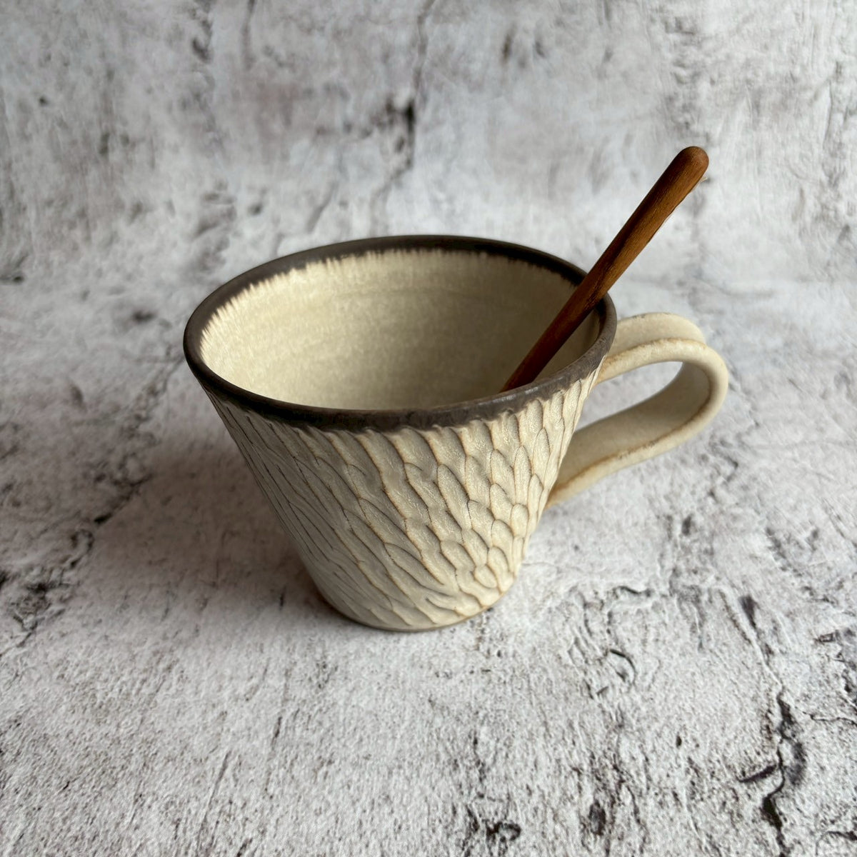 しのぎ マグカップ 小 白|作家 山本雅則(信楽焼) – nokaze|陶器 しのぎ マグカップ 小 白|作家 山本雅則(信楽焼) – nokaze|陶器