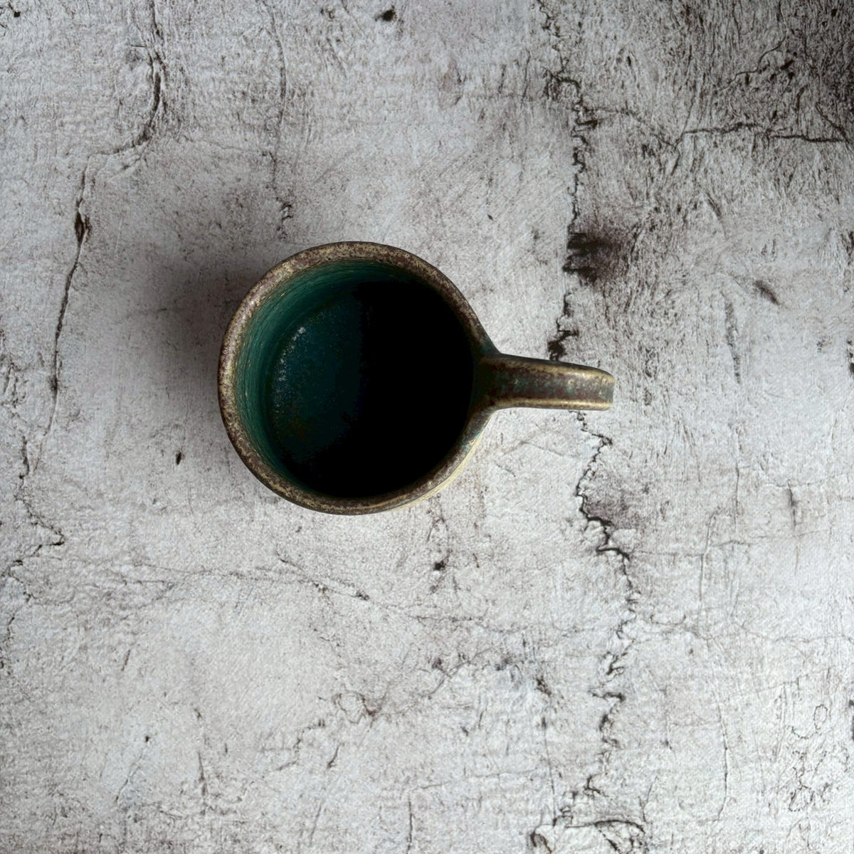 信楽焼　青緑とクリーム色の陶器マグカップ　藤原純 信楽焼 青緑とクリーム色の陶器マグカップ 藤原純 信楽焼 青緑とクリーム