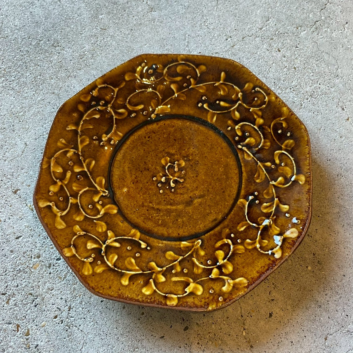 八角菓子皿 飴釉｜作家 近藤文 – nokaze｜陶器、和食器、うつわの通販