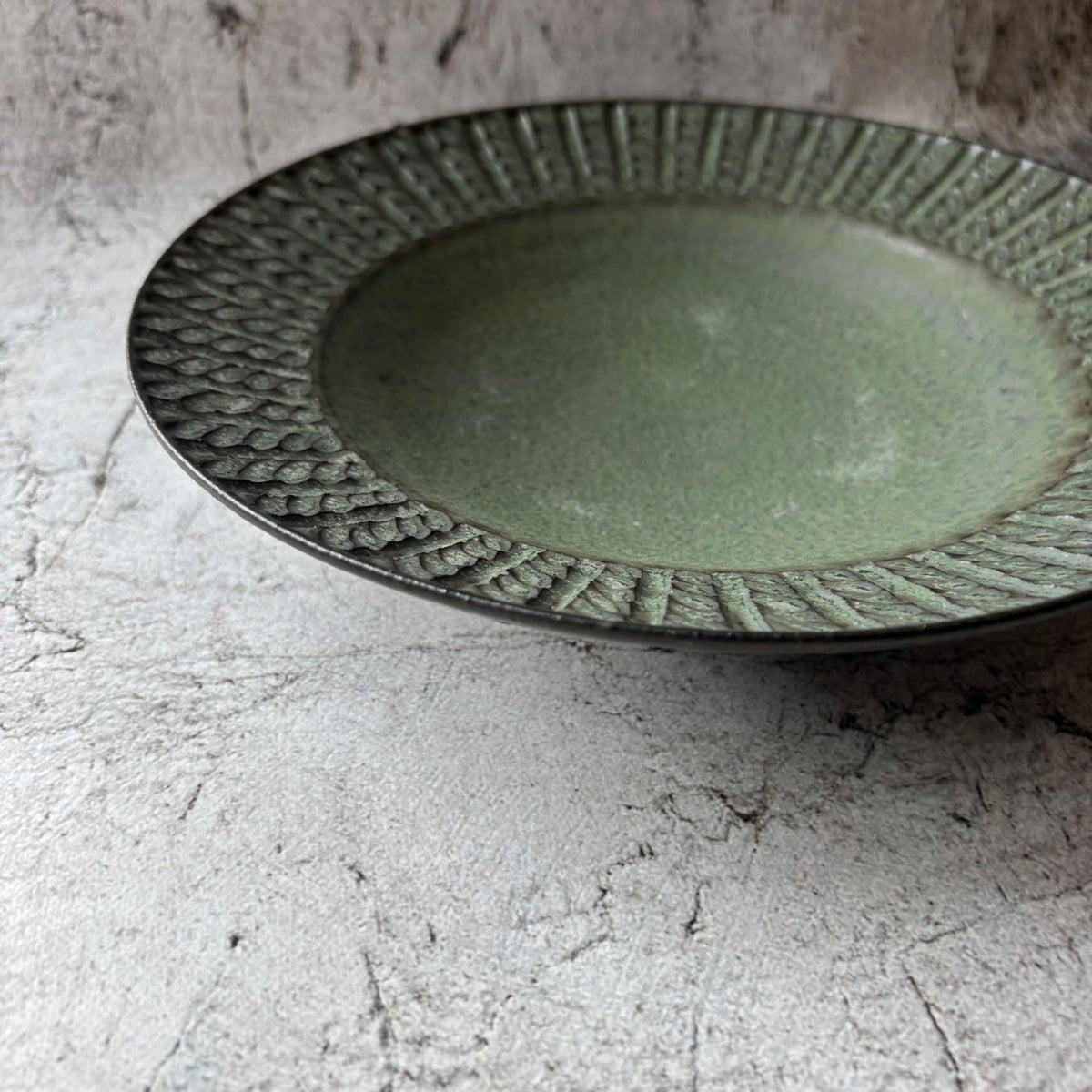 縄目リム皿 大 緑｜作家 山本雅則（信楽焼） – nokaze｜陶器、和食器