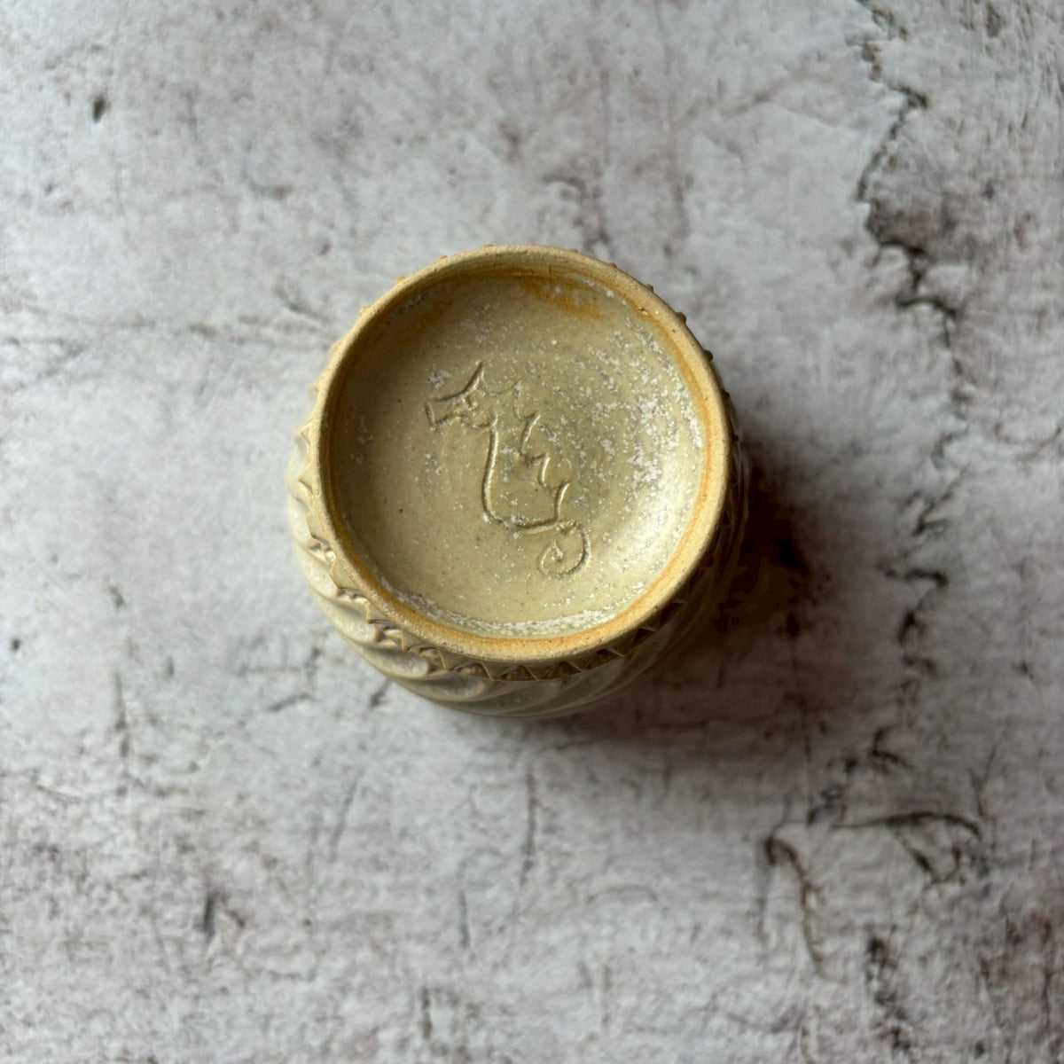 しのぎ湯呑 イノー｜作家 新里 竜子 – nokaze｜陶器、和食器、うつわの通販