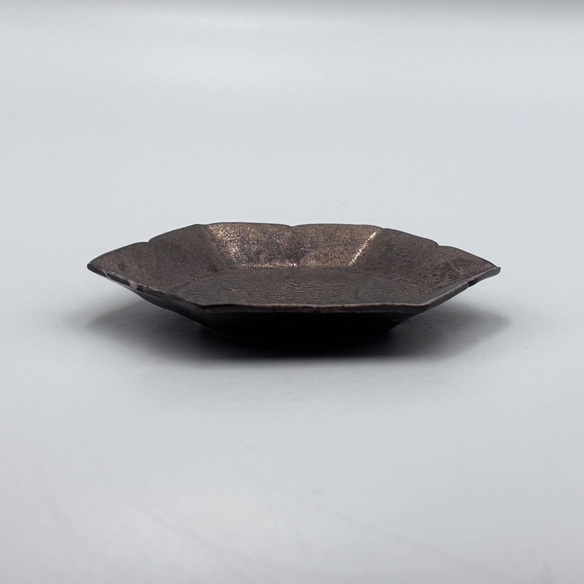 ブロンズ釉花七宝六角豆皿｜jiucasca 前田 麻美 – nokaze｜陶器、和