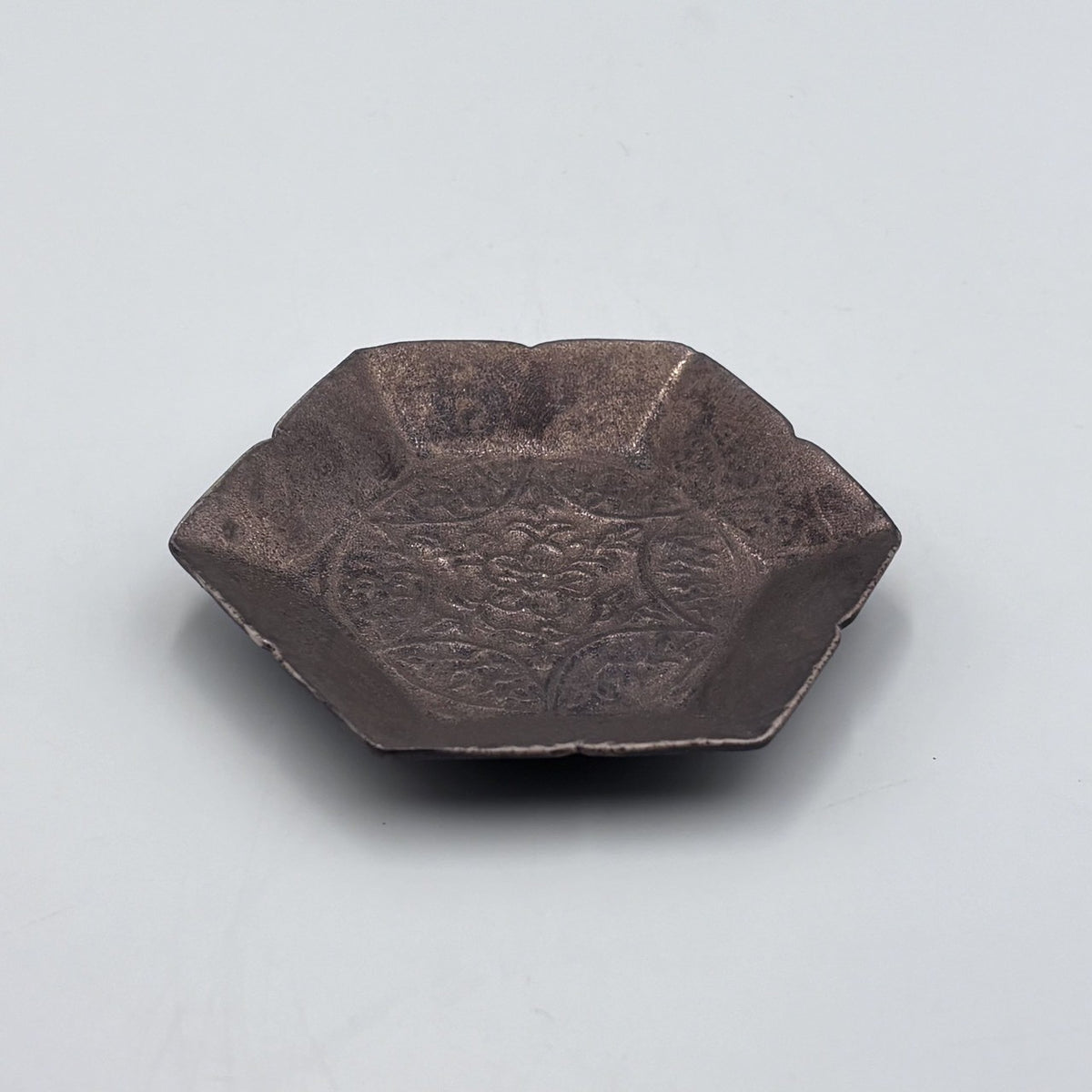 ブロンズ釉花七宝六角豆皿｜jiucasca 前田 麻美 – nokaze｜陶器、和