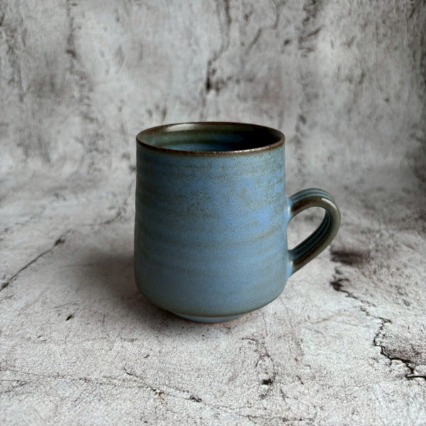 Mug with lapis lazuli glaze｜Artist Daisuke Mino