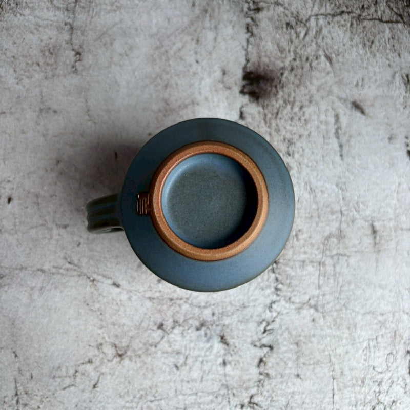Mug with lapis lazuli glaze｜Artist Daisuke Mino