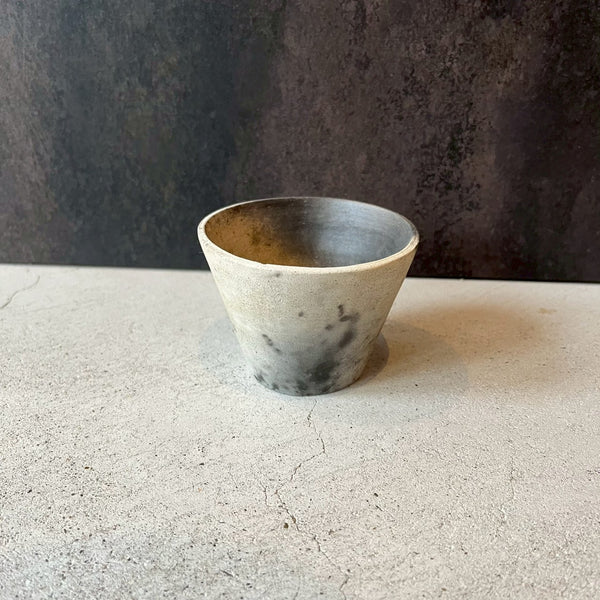 炭化焼き締め　湯呑み【石川3b】