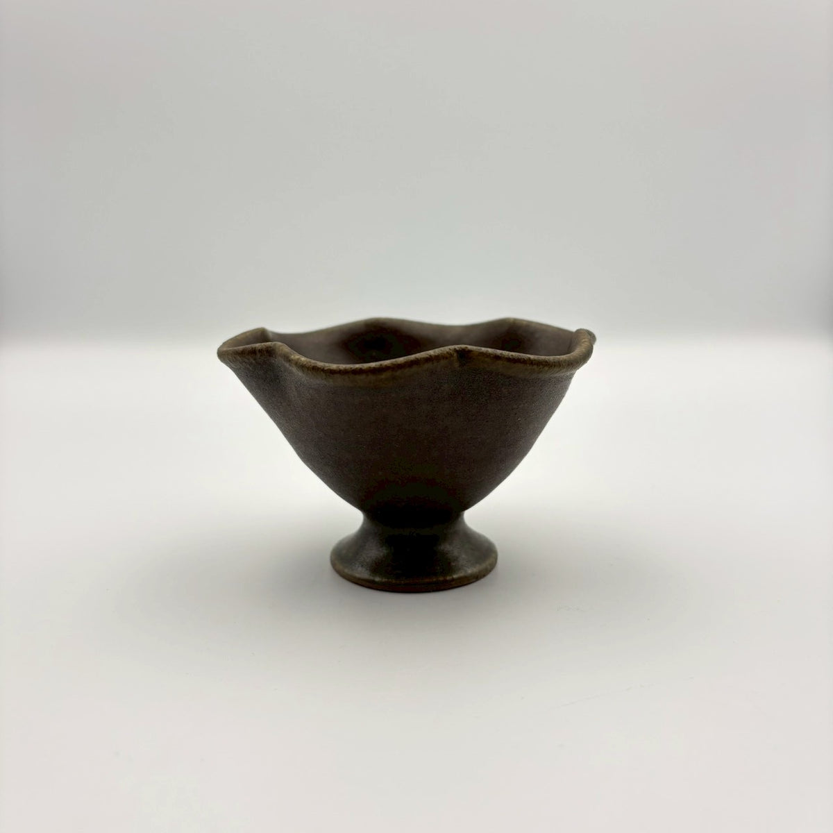 輪花皿 - 食卓に花咲く瞬間を。輪花皿が彩る美しい日常 – nokaze｜陶器