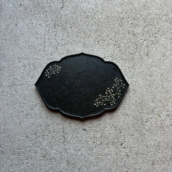 輪花皿　葉　上絵（カリフラワー）黒　中　和紙貼【5】