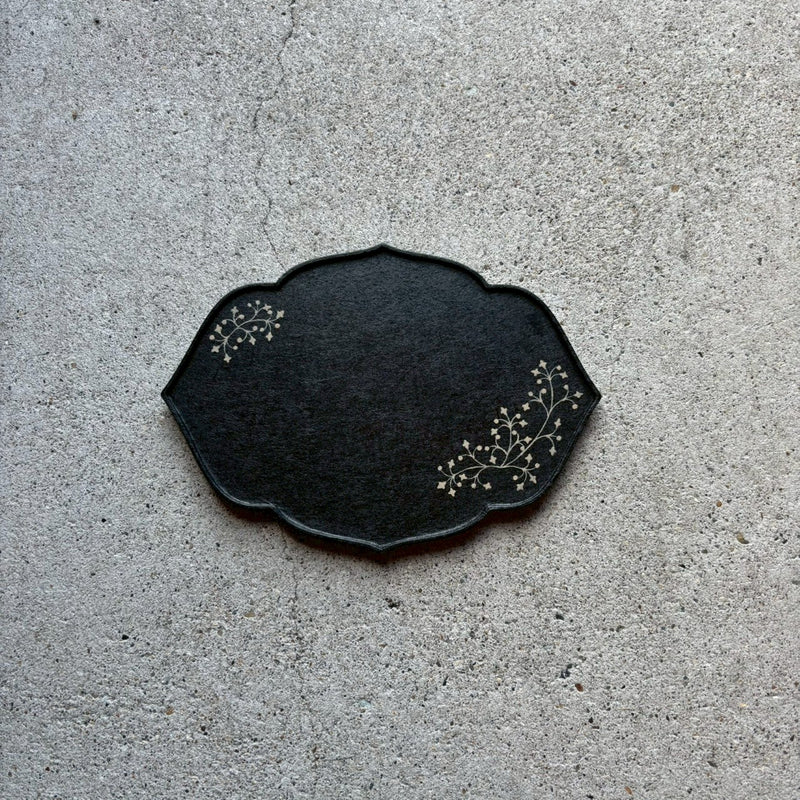 輪花皿　葉　上絵（カリフラワー）黒　中　和紙貼【5】