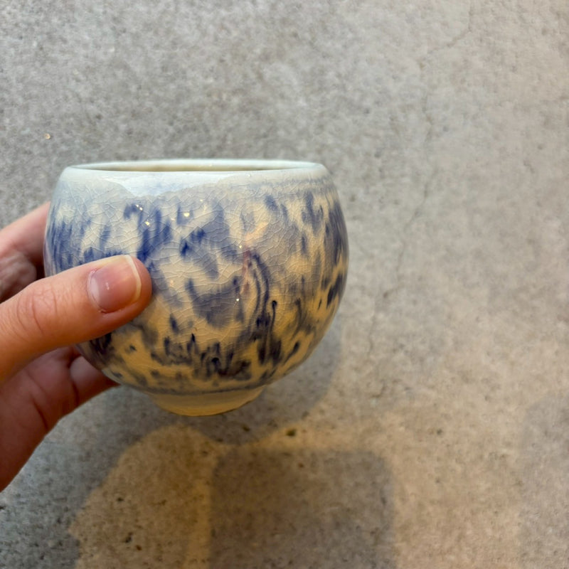 染付マーガレット文丸湯呑み【石井5】