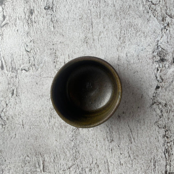 黒唐津ぐい呑｜作家　三藤るい（唐津焼）
