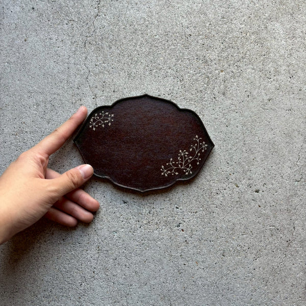 輪花皿　葉　上絵（カリフラワー）茶　中　和紙貼【6】