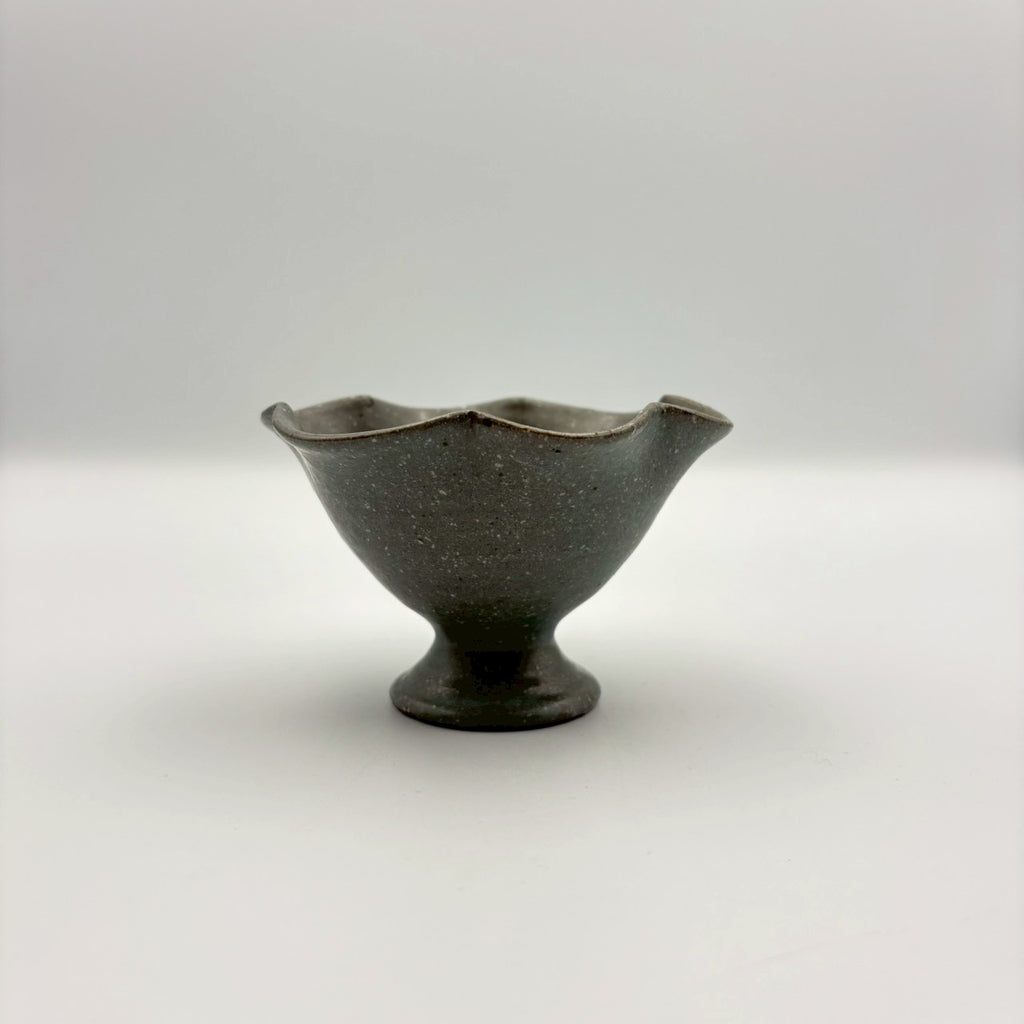 グレー釉 輪花高台鉢｜古谷製陶所（信楽焼 陶器）【古71】 – nokaze