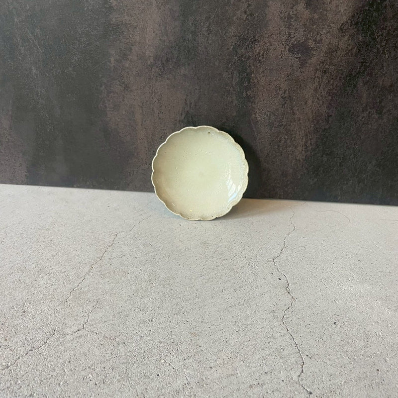 [Used for photography / 10% off] Madara Karatsu Ring Flower Small Plate | Kentaro Kiln (Karatsu ware)