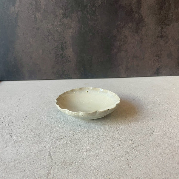 [Used for photography / 10% off] Madara Karatsu Ring Flower Small Plate | Kentaro Kiln (Karatsu ware)