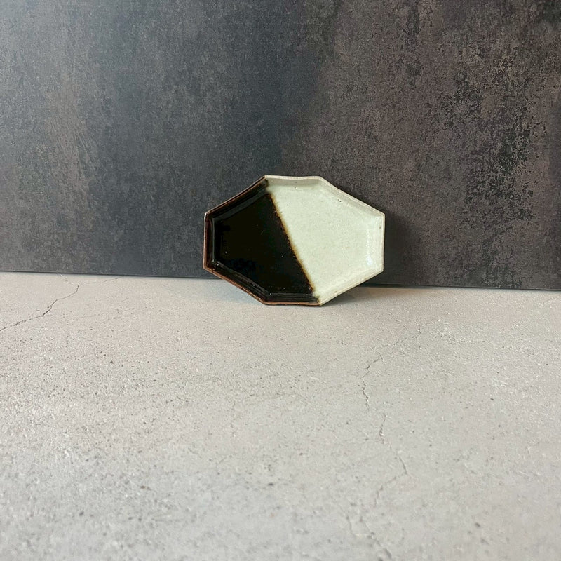 [Photography Used / 10% Off] Korean Karatsu Octagonal Small Plate | Kentaro Kiln (Karatsu Ware)