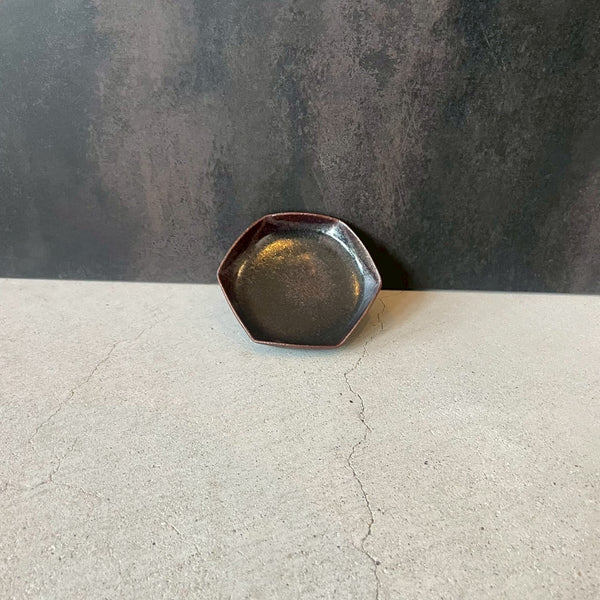 黒唐津小皿｜健太郎窯（唐津焼）