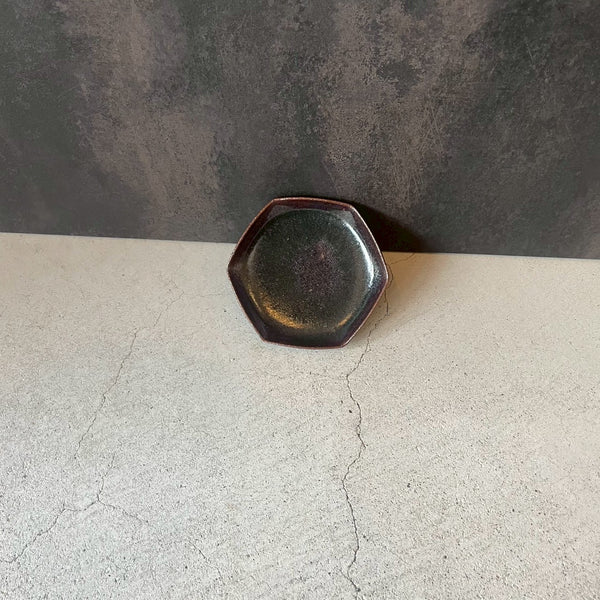 黒唐津小皿｜健太郎窯（唐津焼）