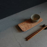 Small bent plate, white engraved | Hakoya Tsuneyoshi