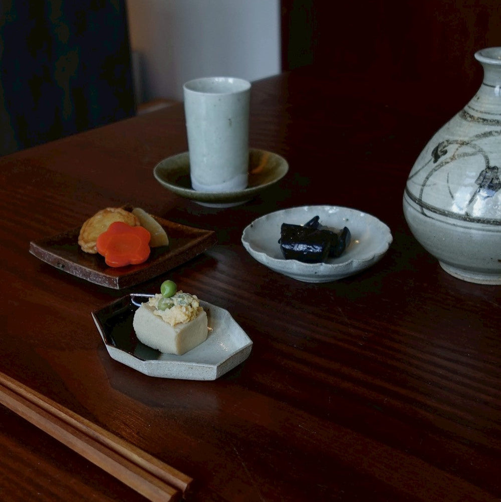 斑唐津輪花小皿｜健太郎窯（唐津焼） – nokaze｜陶器、和食器、うつわ
