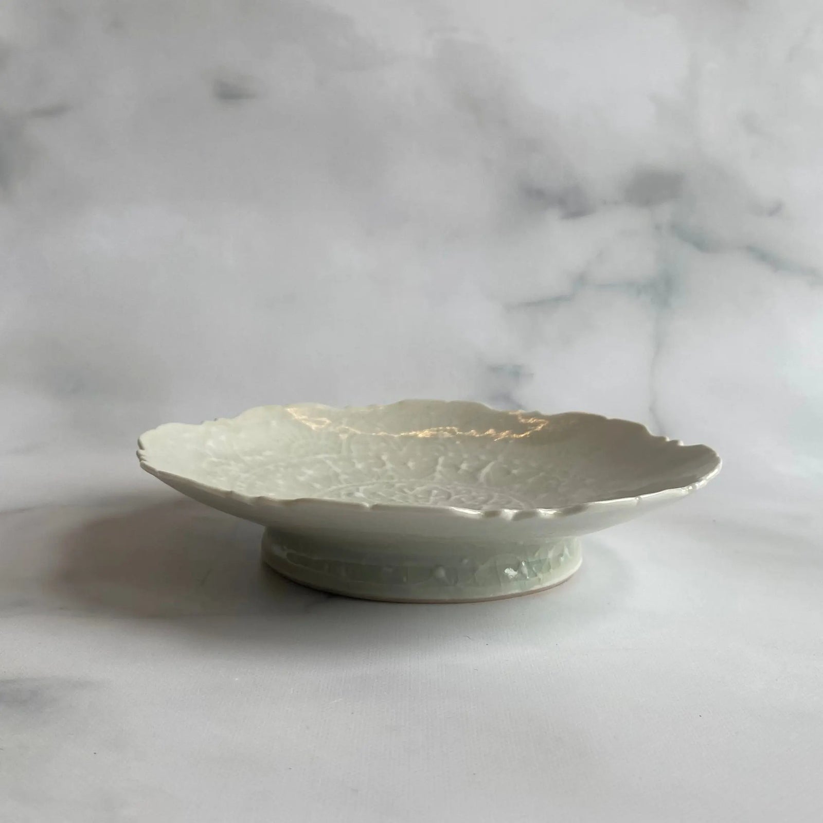 作家 前田麻美 灰青釉 稜花 6寸台皿 – nokaze｜陶器、和食器、うつわの通販