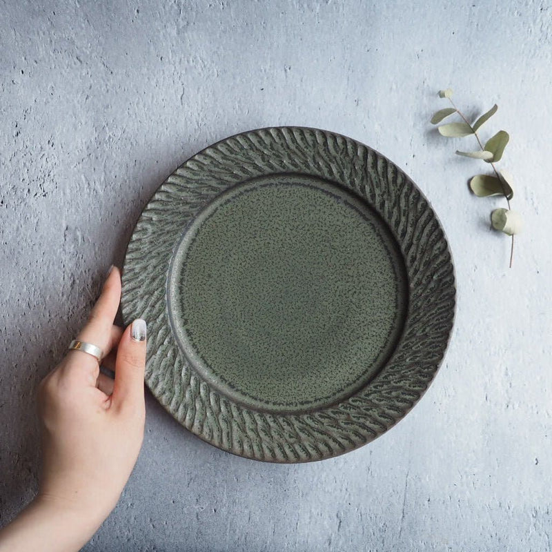 しのぎ リム平皿 7寸 緑 - nokaze｜陶器、和食器、うつわの通販