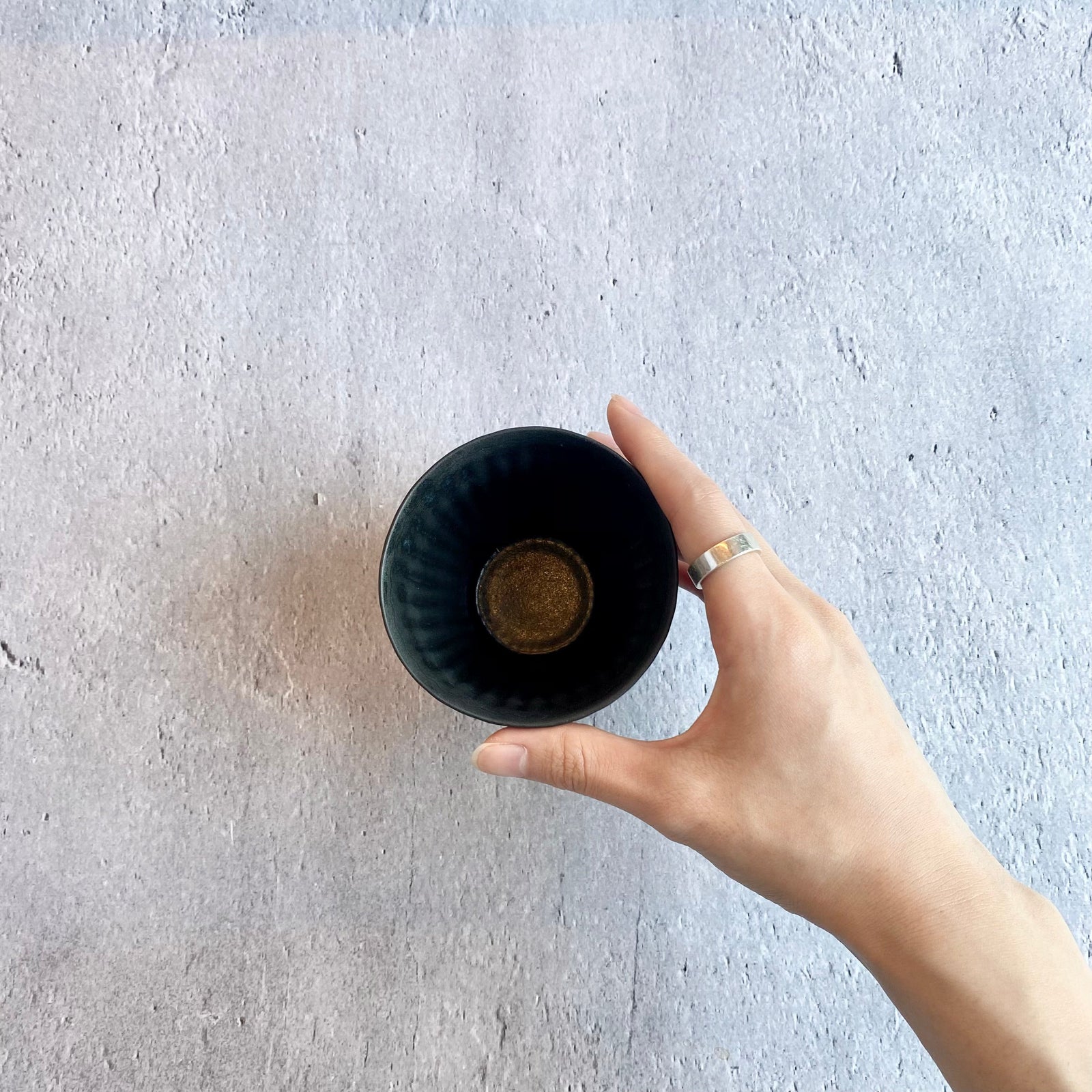 作家 飛松灯器 fin cup / middle / indigo – nokaze｜陶器、和食器