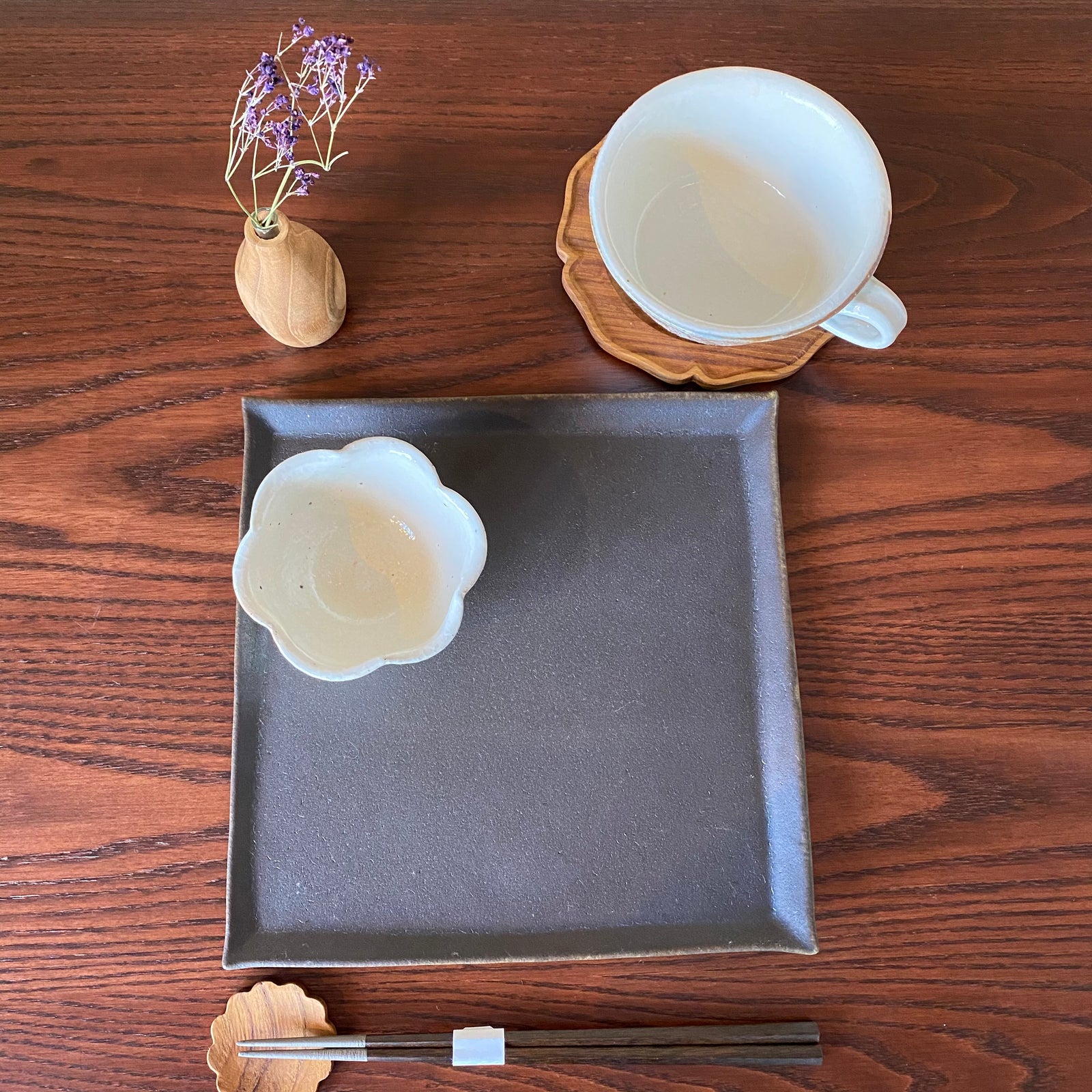 信楽焼 古谷忠六 三足花台 22cm 輪花豆鉢 鉄散｜古谷製陶所（信楽焼