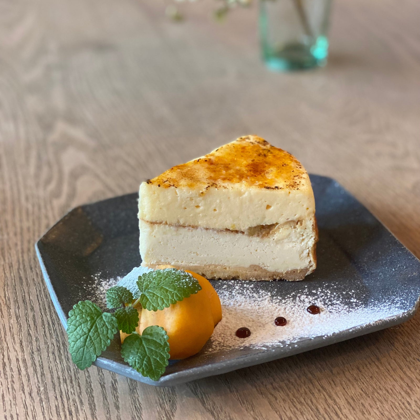八角ケーキ皿 グレー釉｜古谷製陶所（信楽焼 陶器） – nokaze｜陶器