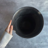 Artist: Hironobu Ishikawa [Store pickup only/No shipping] Carbonized porcelain vase (large trumpet)