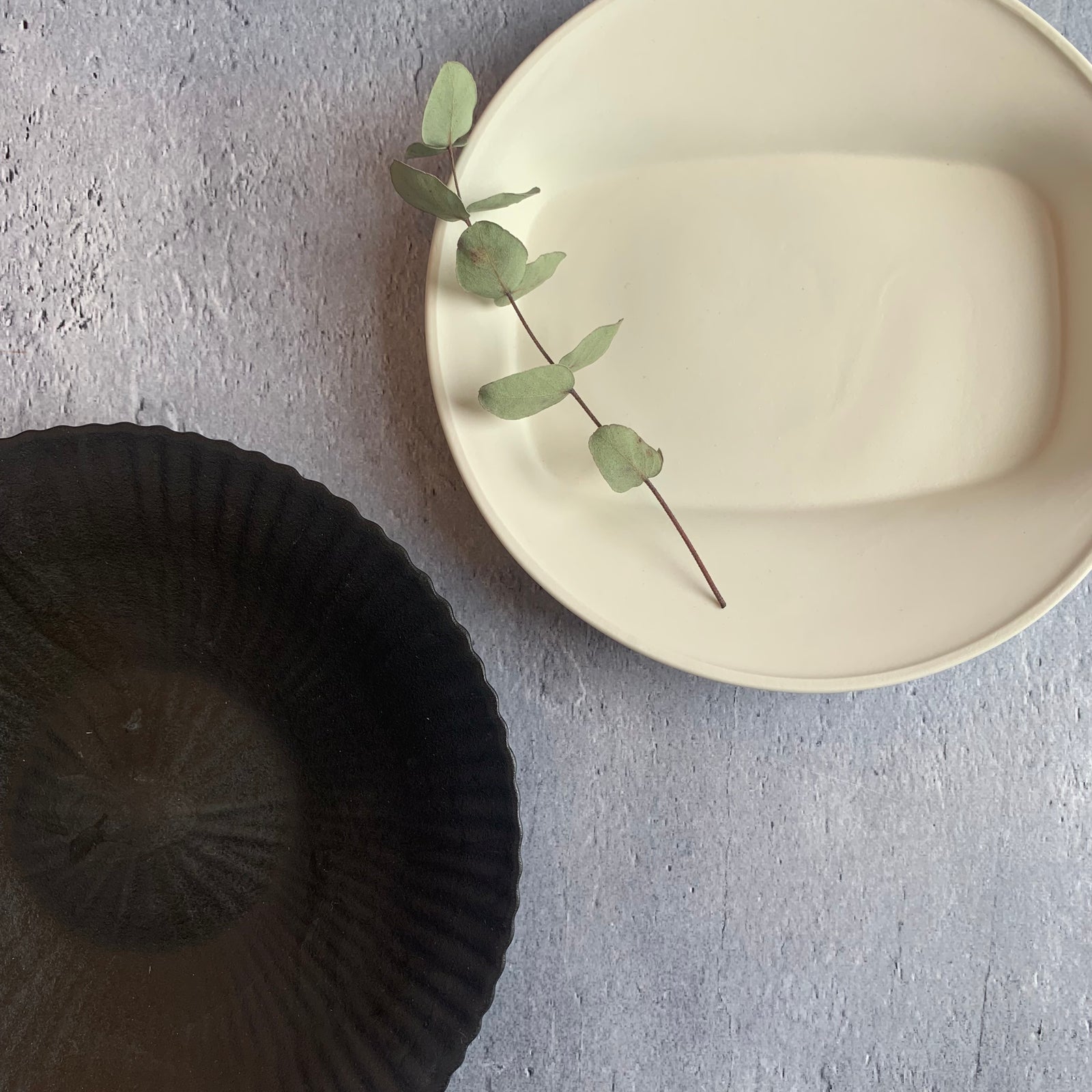 作家 飛松灯器 rim plate / M / white – nokaze｜陶器、和食器、うつわ