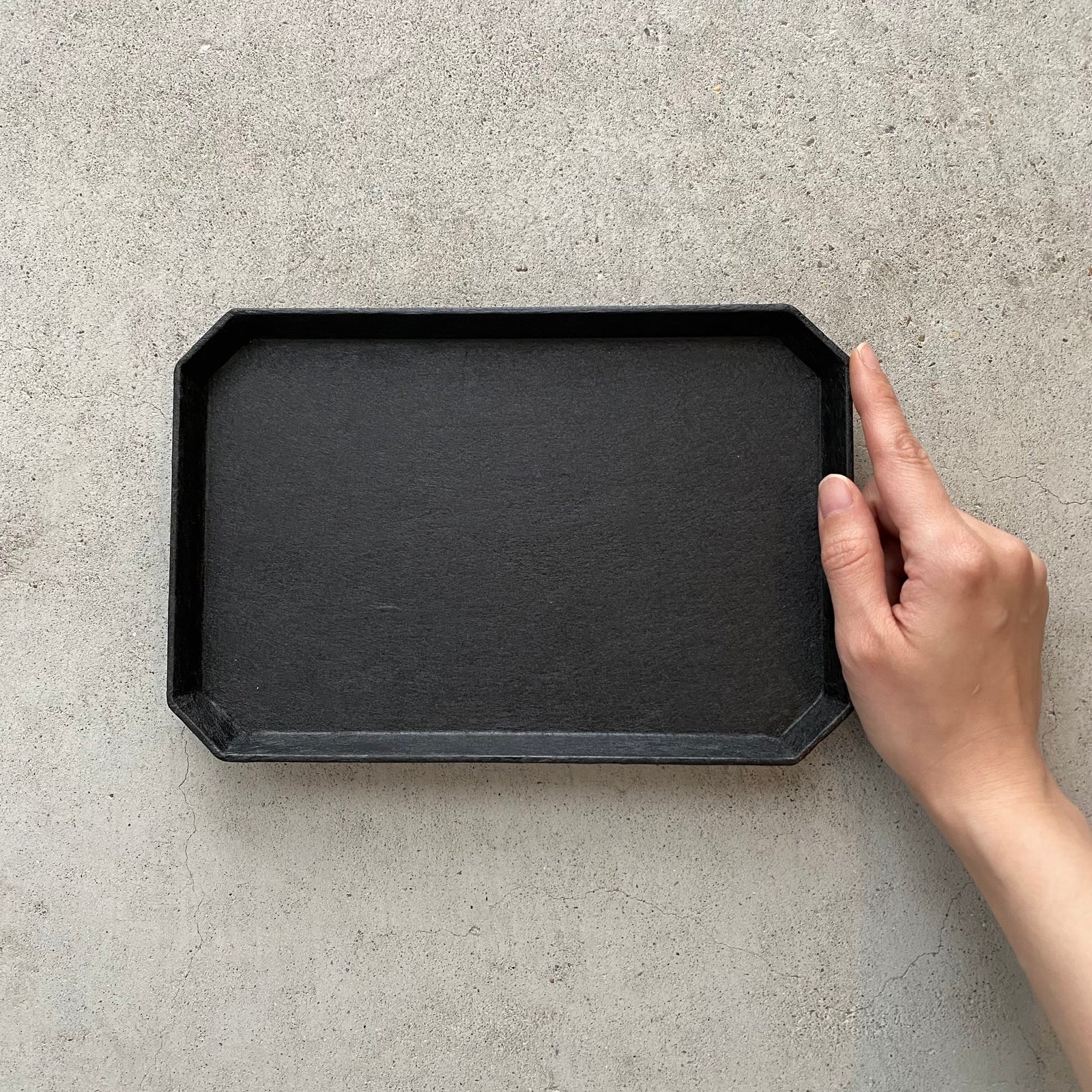 蝶野秀紀 和紙貼 すみきり茶盆 L 黒 作家 蝶野秀樹 和紙貼すみきり茶盆 S黒 広島 – nokaze|陶器、和