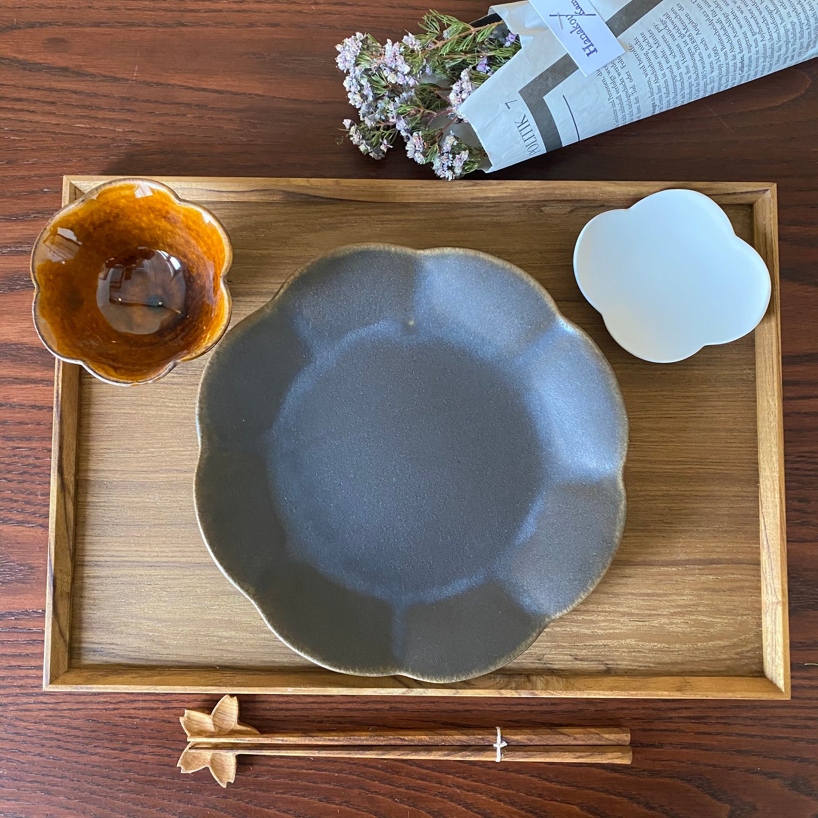 信楽焼　藤原純　青緑色の花びら型陶器皿 56721AEA-237E-4570-8E0B-